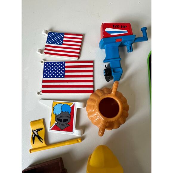 Vintage 1980s Playmobil Figures and Accessories from a Variety of Sets - Picture 3 of 12